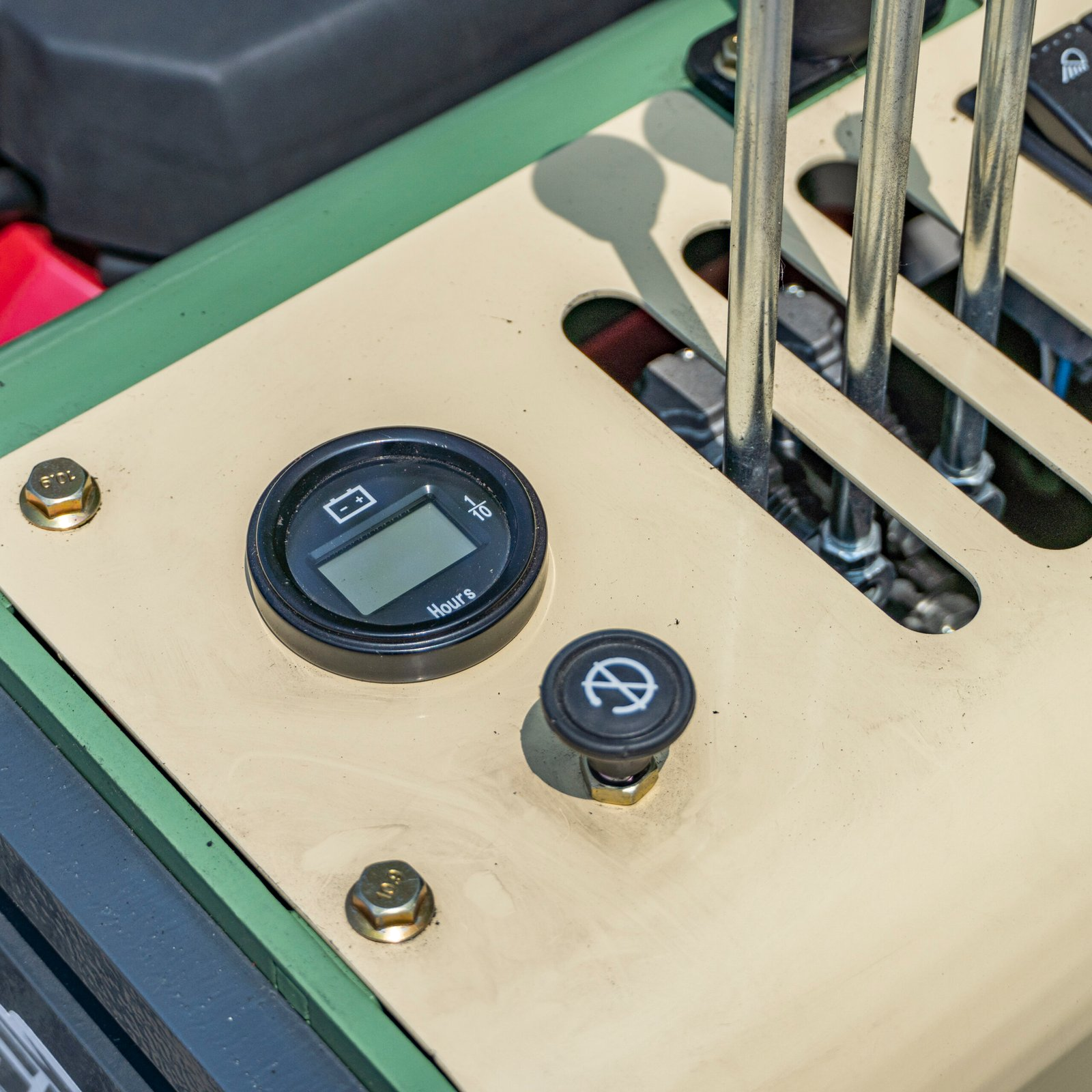 Dual-Lever Command Console & Hour Meter
